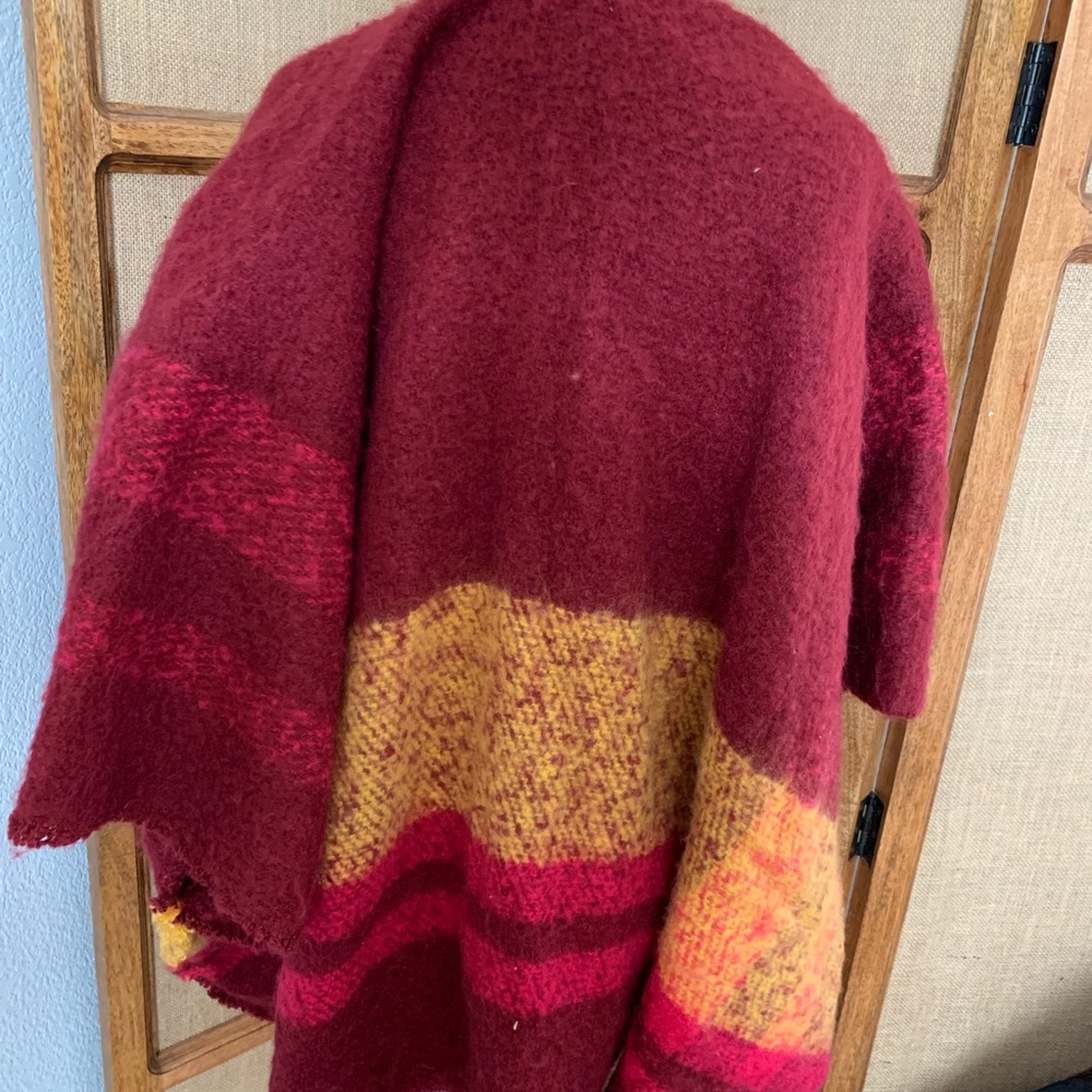 BCBG wrap with sleeves - Picture 5 of 5